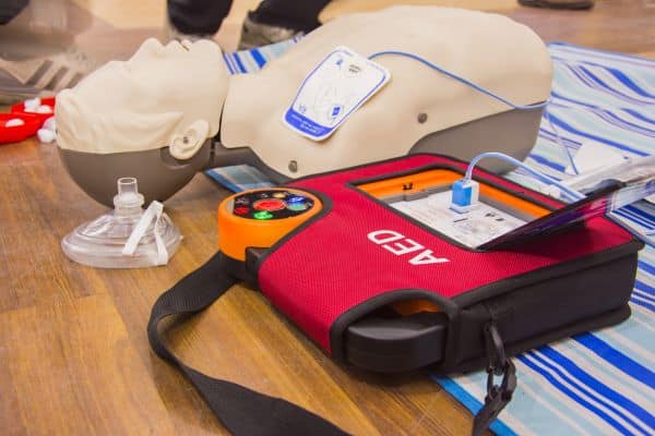 Read more about the article When to Use an AED vs CPR