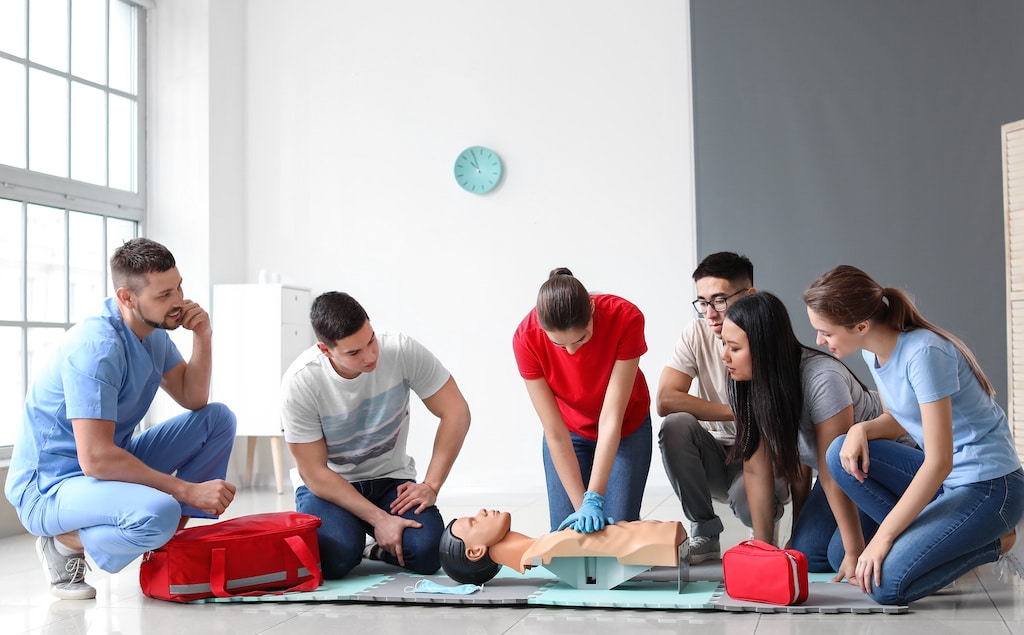 You are currently viewing First Aid Do’s and Don’ts