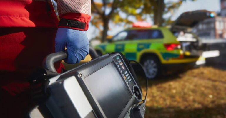 Read more about the article Latest Innovations in Portable Defibrillators for First Responders